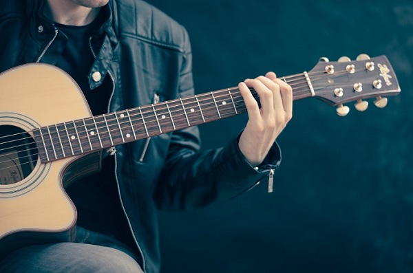 Apprendre à jouer de la guitare