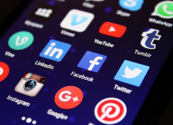 Misez sur une présence web et les réseaux sociaux