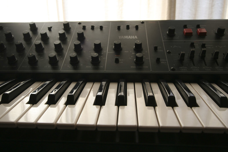 apparence similaire piano synthetiseur yamaha avis