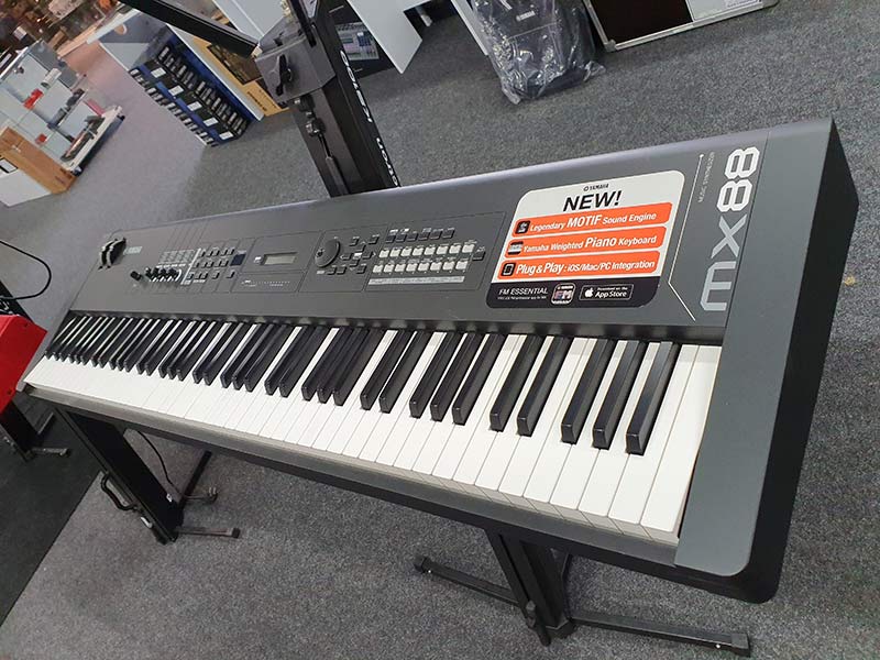 synthétiseur yamaha mx88 avis