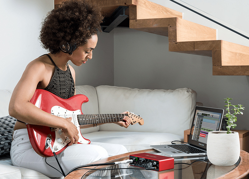 focusrite scarlett 2i2 brancher peripheriques