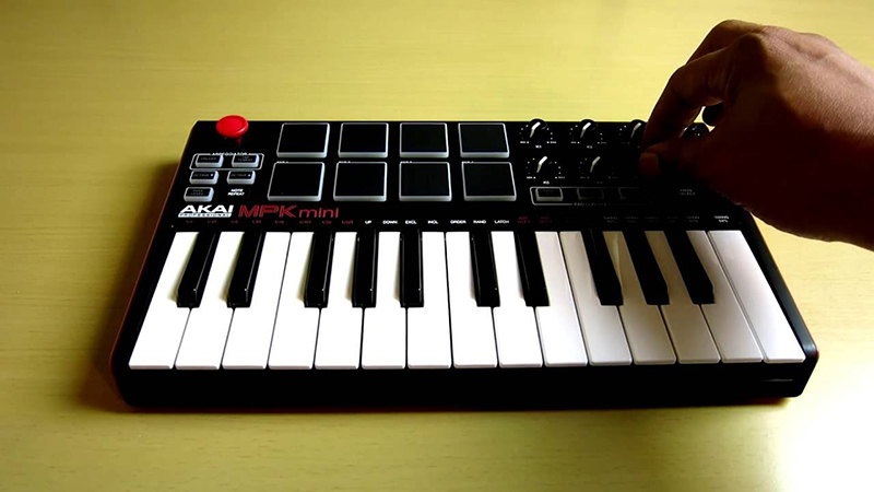 akai mpk mini mk2 synthetiseur complet