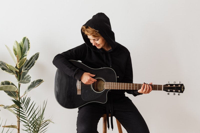 choisir guitare folk selon matiere