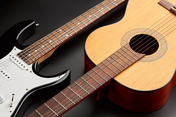 choisir-entre-guitare-electrique-acoustique