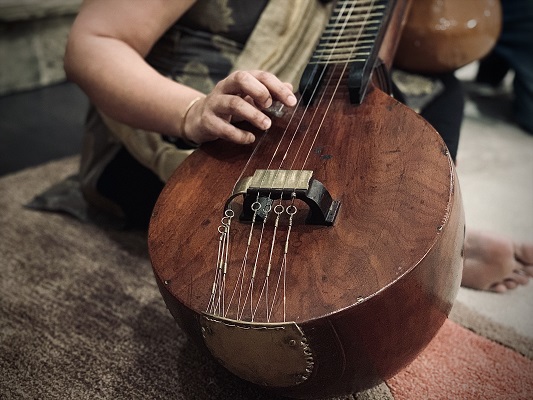 comment-se-joue-sitar