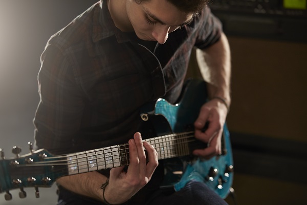 comment-choisir-guitare-electrique-gaucher