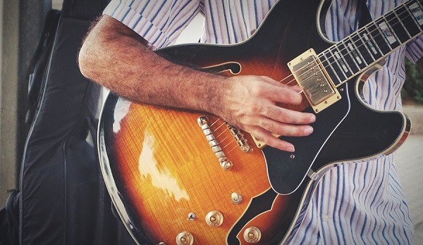 comment-choisir-guitare-hollowbody