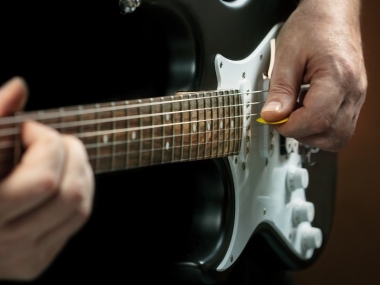 meilleures-guitares-electriques-gaucher