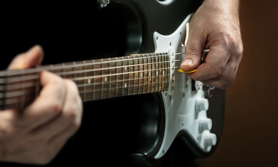 meilleures-guitares-electriques-gaucher
