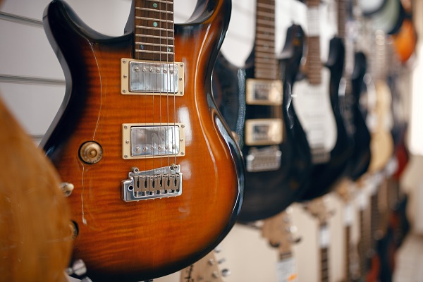 specificites-techniques-guitares-electriques-gaucher