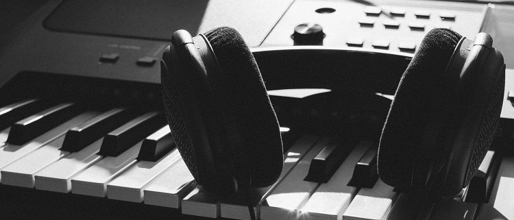 casque-posee-piano-numerique-portable
