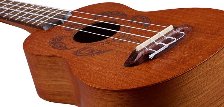 comment-accorder-ukulele-luna-guitar