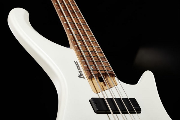 importance-epaisseur-cordes-basses-Ibanez