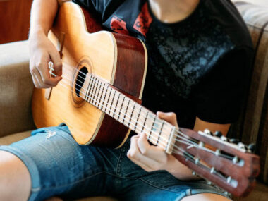 meilleures-guitares-classiques-debutant