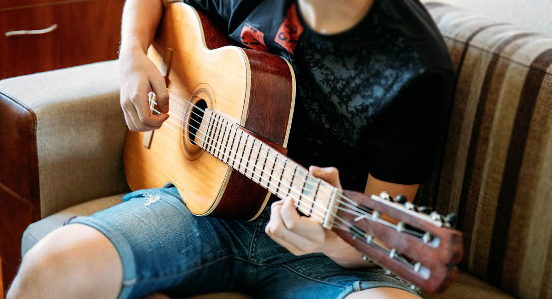 meilleures-guitares-classiques-debutant