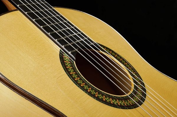 quelle-guitare-Alhambra-choisir