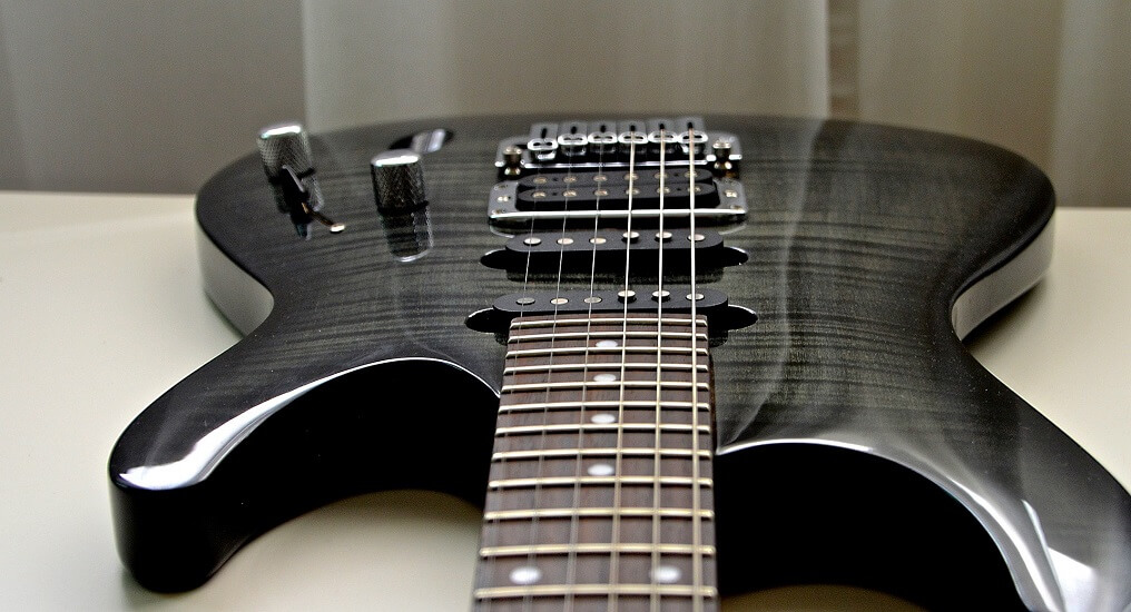 comment-choisir-cordes-guitare-electrique