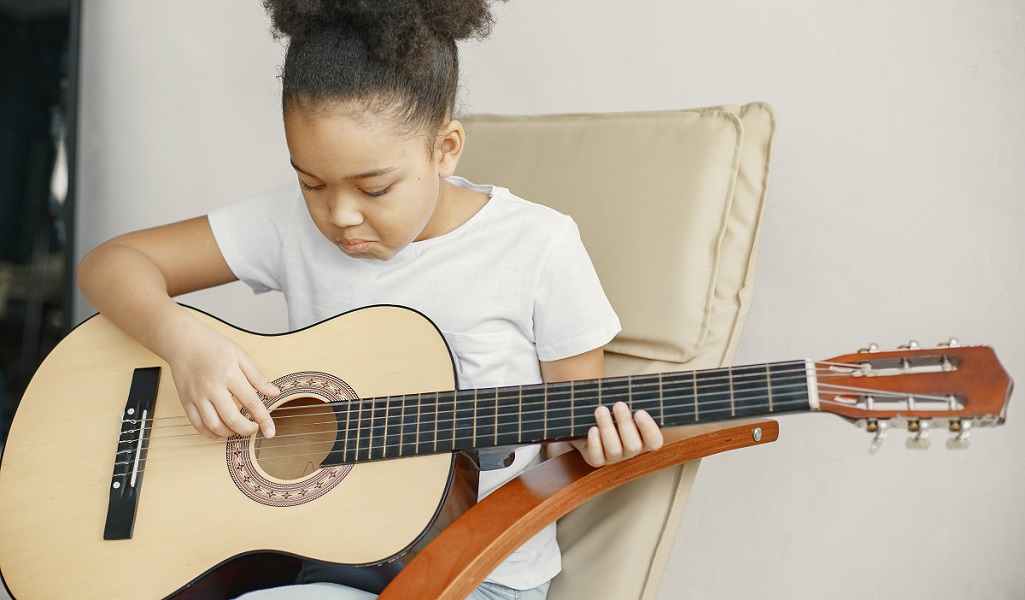 meilleures-guitares-enfant-5-ans