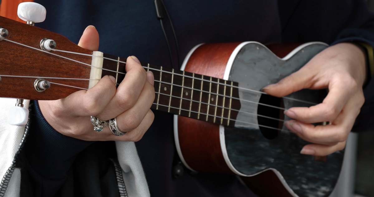 meilleurs-ukuleles-gaucher