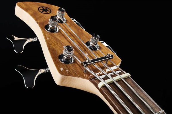 tete-guitare-basse-Yamaha