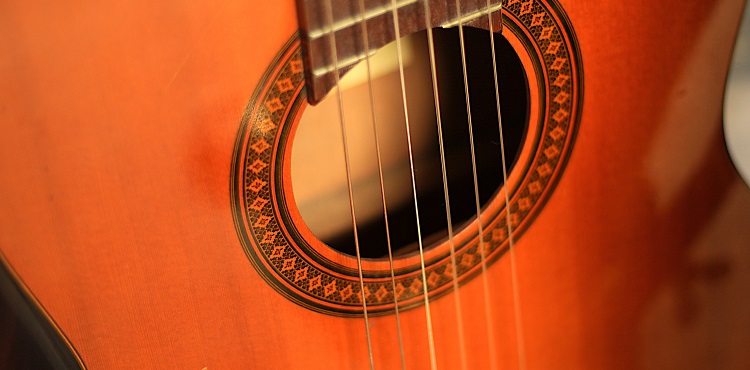 comment-changer-cordes-guitare