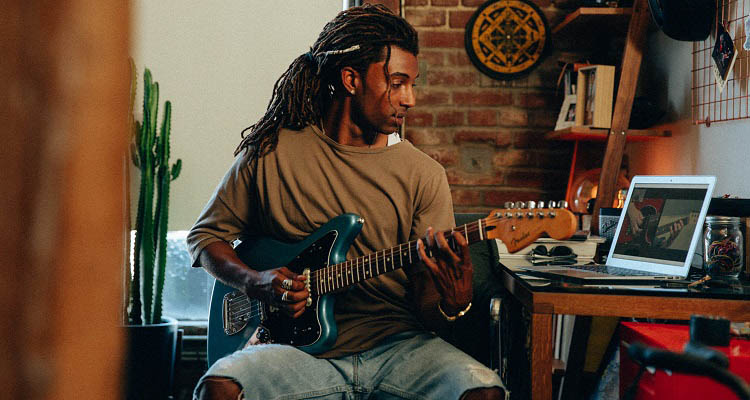 comment-choisir-cours-guitare-ligne