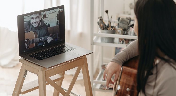temps-necessaire-apprentissage-guitare