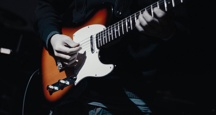 differences-entre-guitares-telecaster-stratocaster