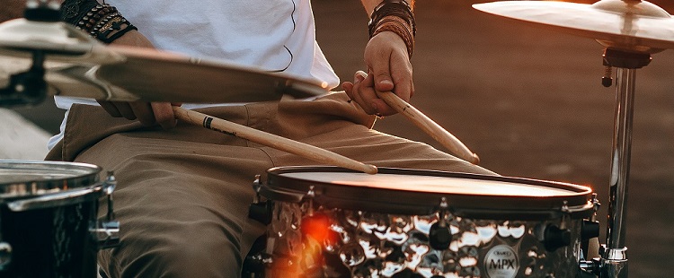 techniques-tenue-baguettes-batterie