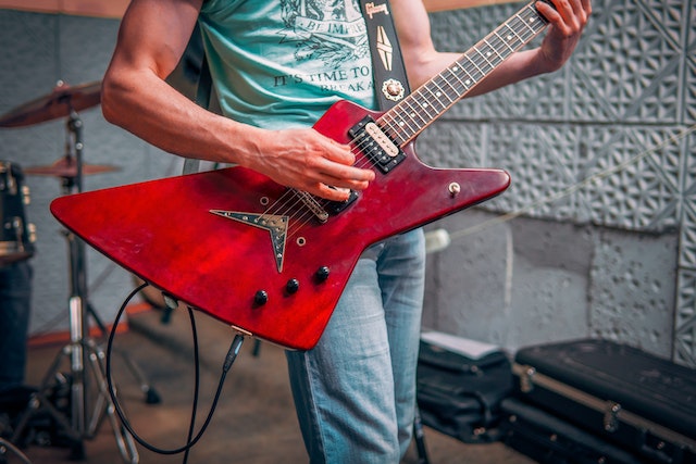 Jouer guitare electrique rock