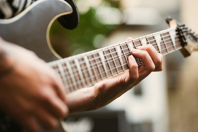 Jouer guitare electrique 3 4