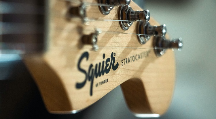 avantages-guitare-Squier