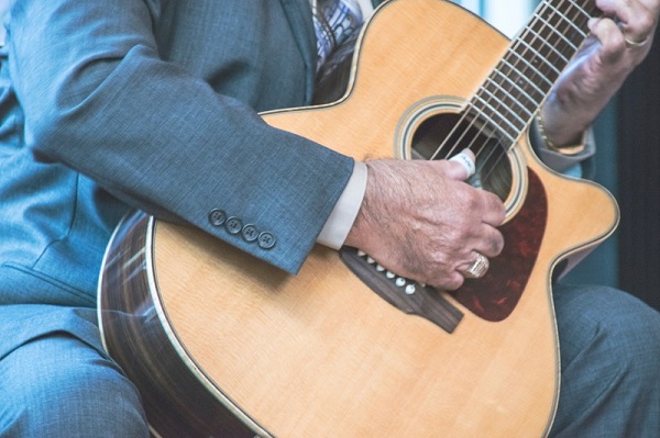 Presentation guitare folk