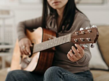 Comment accorder guitare classique ou acoustique