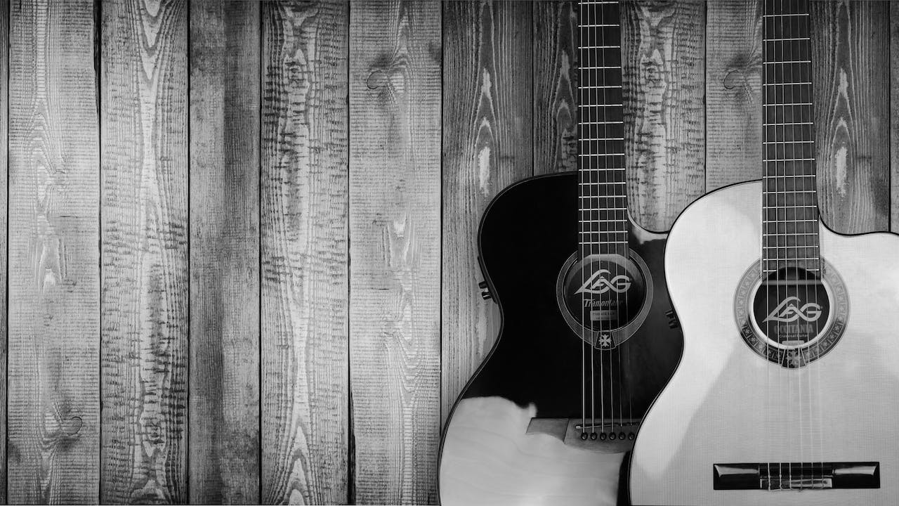 Guitare folk vs acoustique