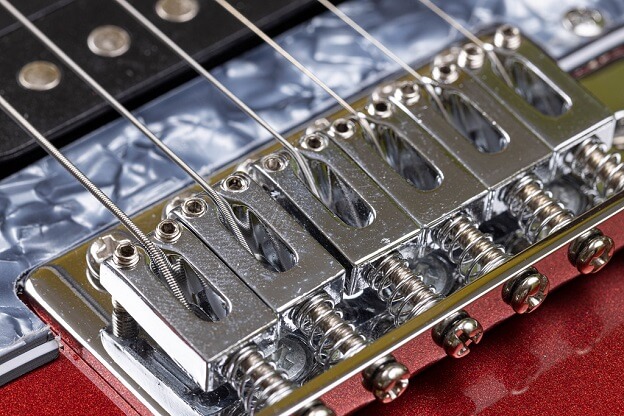 Installation cordes guitare electrique