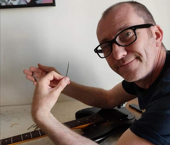Luthier Tours Gus le Doc