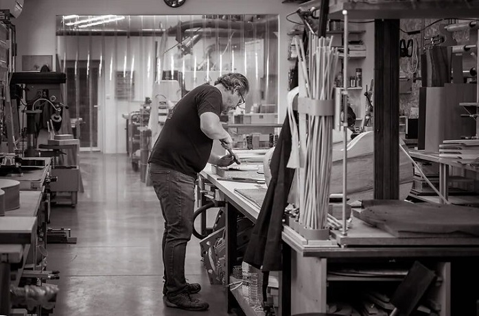 Luthier experimente Stéfan Barrillon