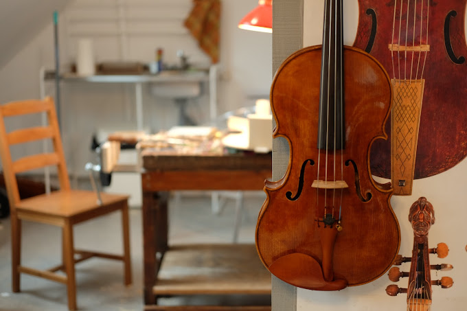 Luthiere Chloe Michaud Tours