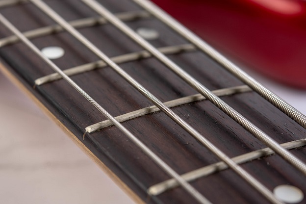 Retirer cordes guitare basse