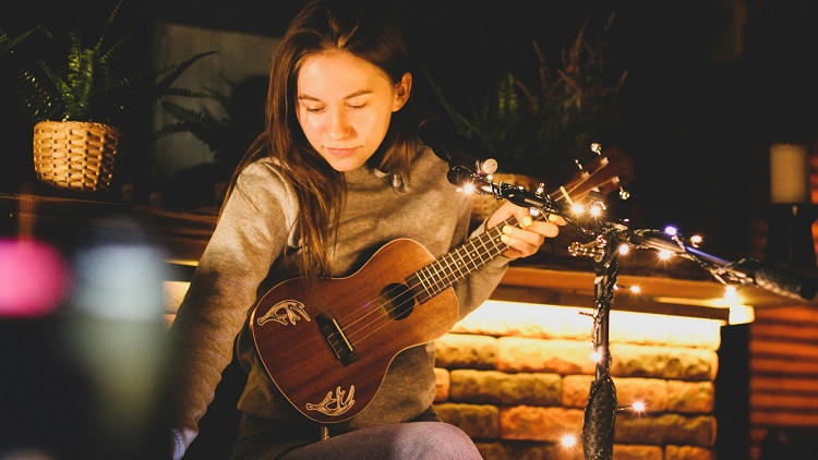 choisir-entre-ukulele-soprano-concert