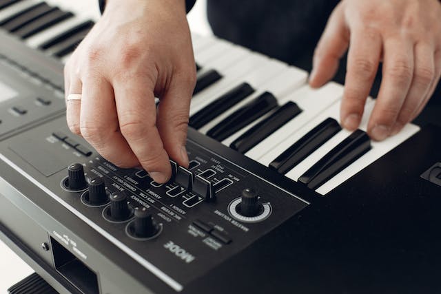 sensibilite touche piano synthe clavier